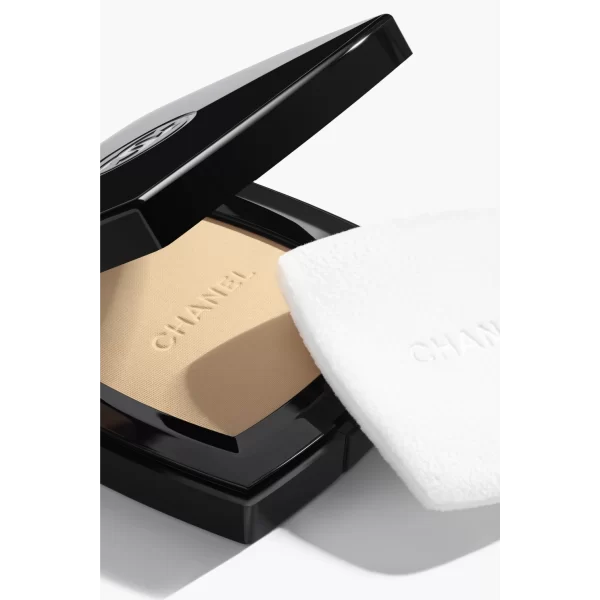 Chanel Poudre Universell Compact 20 Clair2